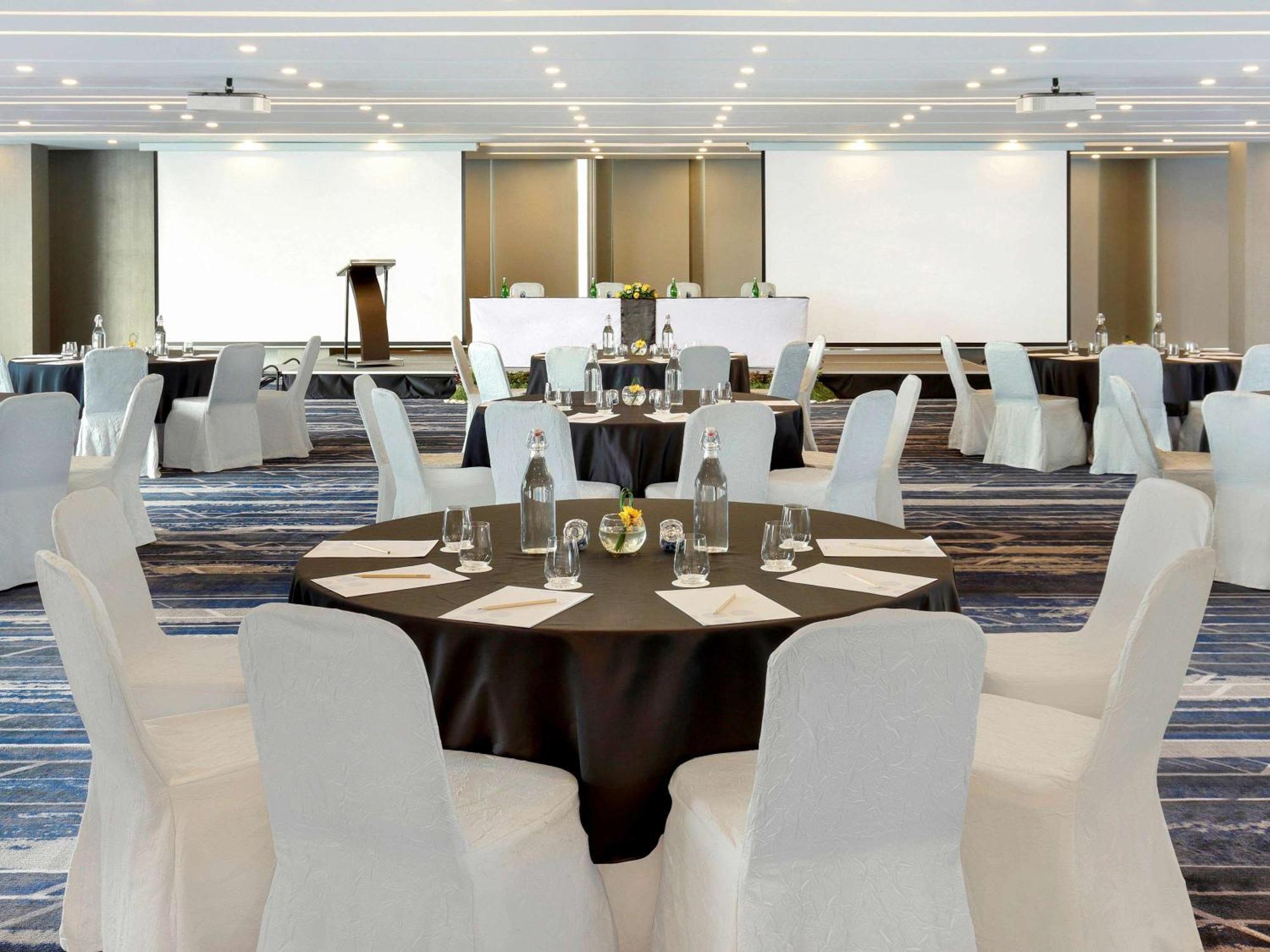 โนโวเทล จาการ์ต้า จิกินี Hotel จาการ์ตา ภายนอก รูปภาพ